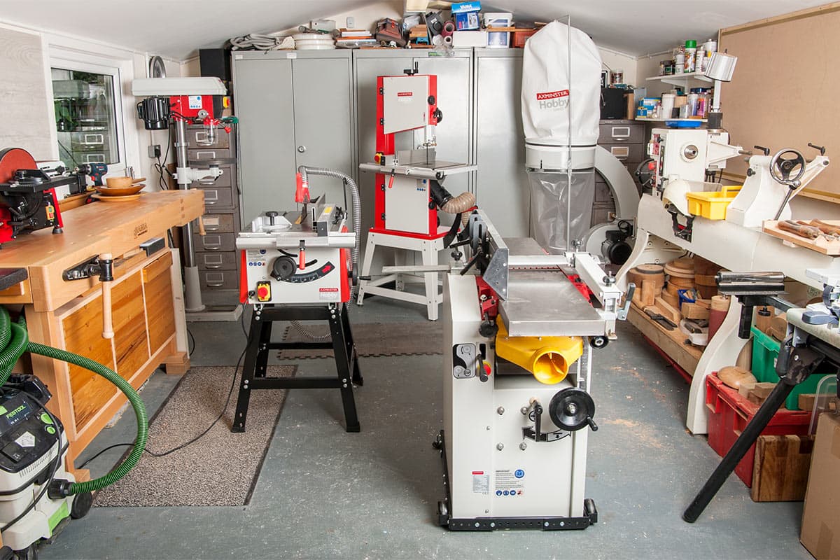 garage workshop